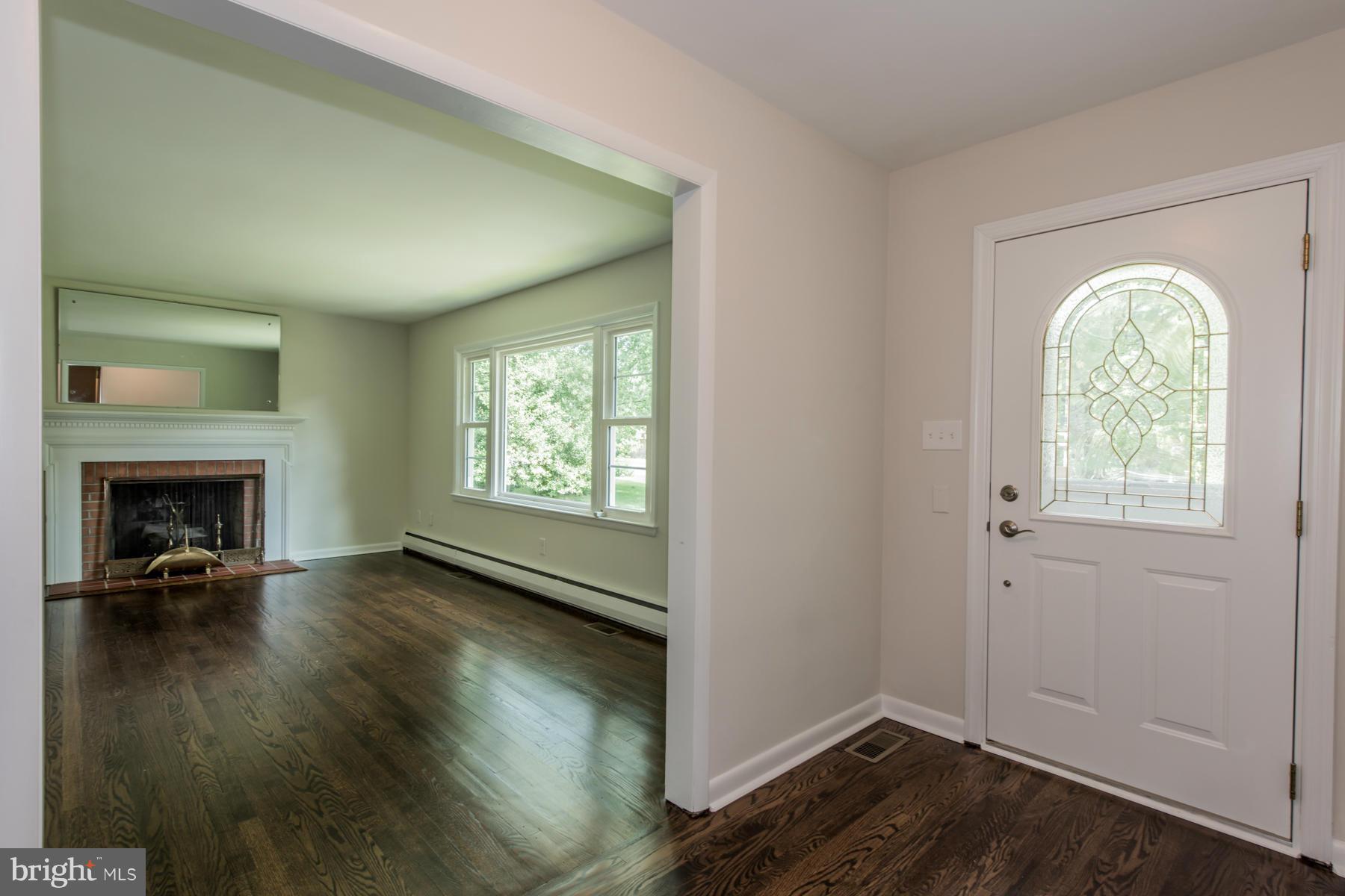 9722 Hillsmere Road Ellicott City, MD 21042 - Photo 6 of 27 Foyer