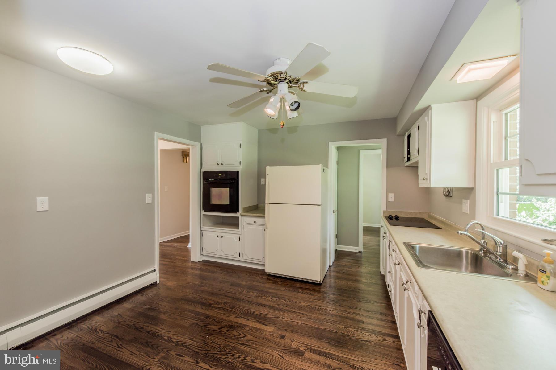 9722 Hillsmere Road Ellicott City, MD 21042 - Photo 10 of 27 Kitchen
