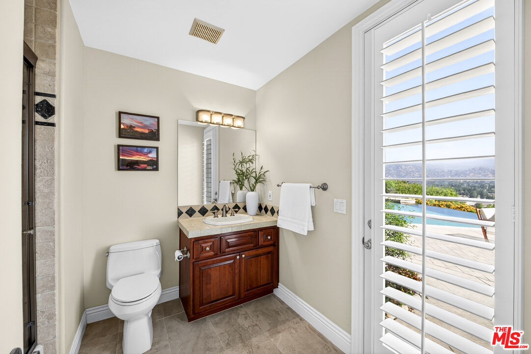 22355 South Summit Ridge Circle Chatsworth, CA 91311 - Photo 18 of 75