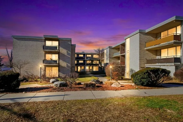 $115,000 | 12558 Fairview Avenue, Unit 3A, Blue Island, IL 60406