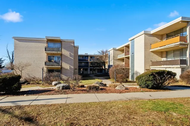 $115,000 | 12558 Fairview Avenue, Unit 3A, Blue Island, IL 60406
