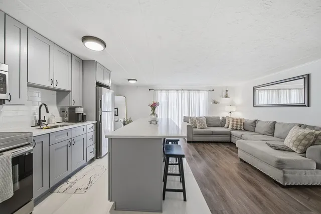 $115,000 | 12558 Fairview Avenue, Unit 3A, Blue Island, IL 60406