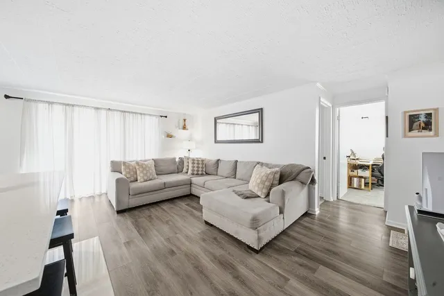 $115,000 | 12558 Fairview Avenue, Unit 3A, Blue Island, IL 60406