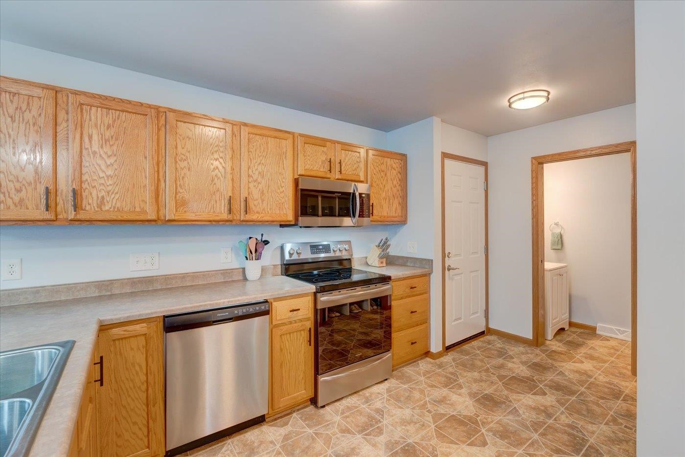 3714 Stonebridge Drive Madison, WI 53719 - Photo 14 of 51