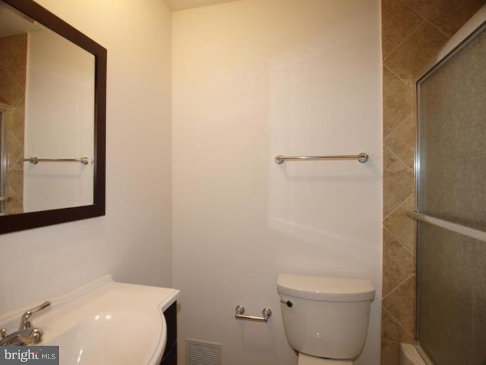 722 Whitaker Terrace Silver Spring, MD 20901 - Photo 20 of 25 Bath #2