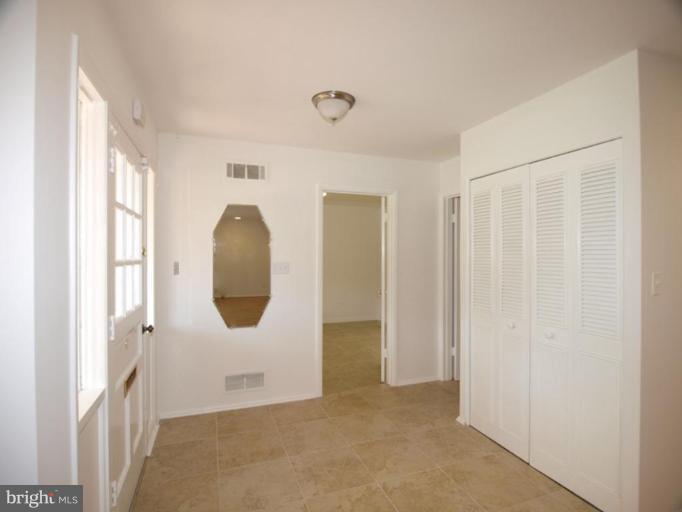 722 Whitaker Terrace Silver Spring, MD 20901 - Photo 3 of 25 Entrance / Foyer