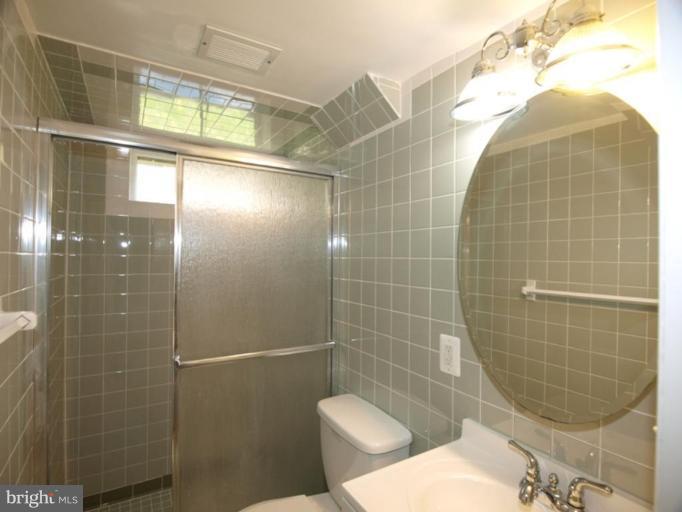 722 Whitaker Terrace Silver Spring, MD 20901 - Photo 22 of 25 Bath #3