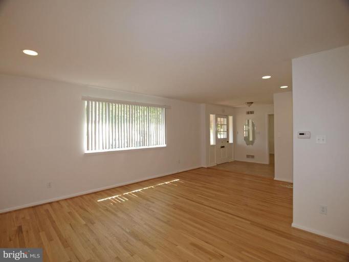 722 Whitaker Terrace Silver Spring, MD 20901 - Photo 7 of 25 Living Room