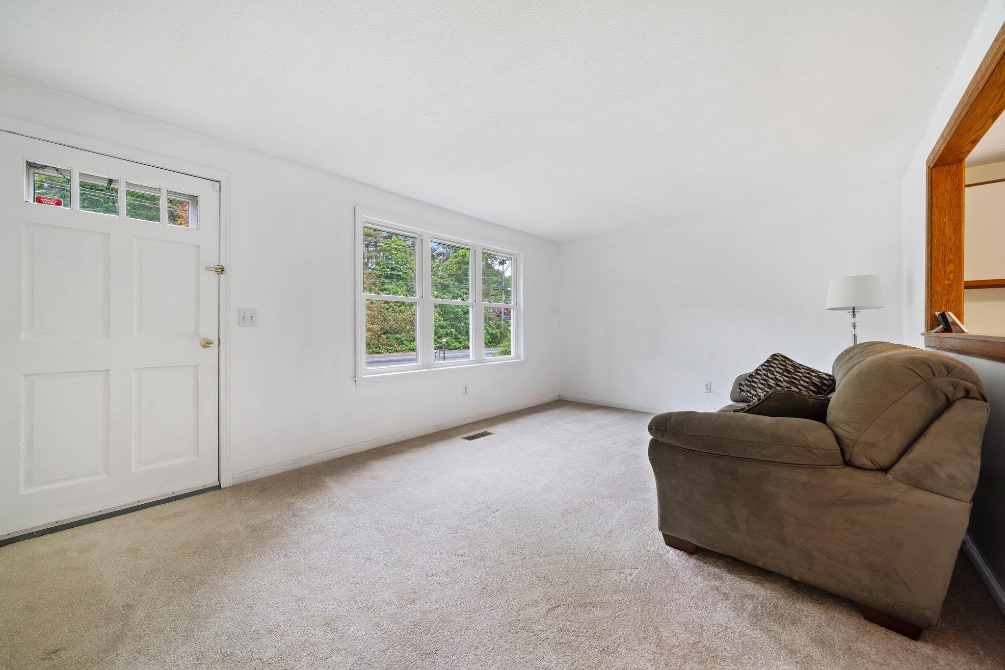 168 Whitehall Road Hooksett, NH 03106 - Photo 6 of 29