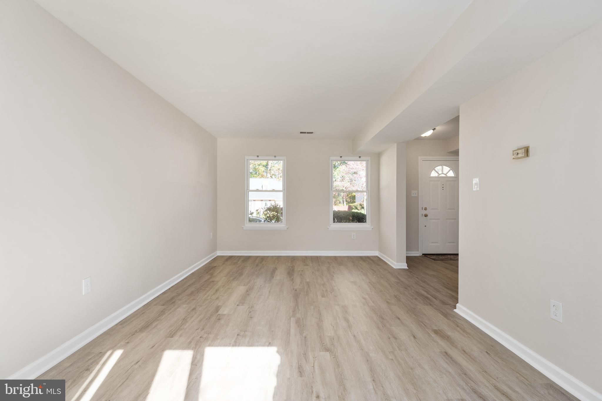 5491 Rector Drive Woodbridge, VA 22193 - Photo 11 of 22 Living Room