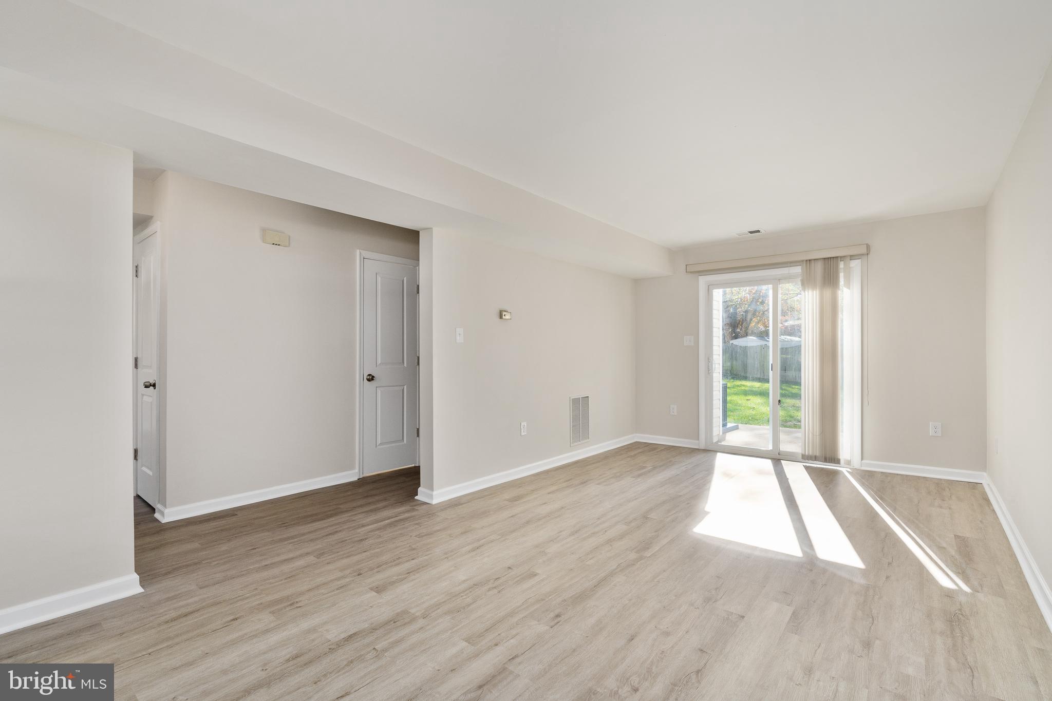 5491 Rector Drive Woodbridge, VA 22193 - Photo 12 of 22 Living Room