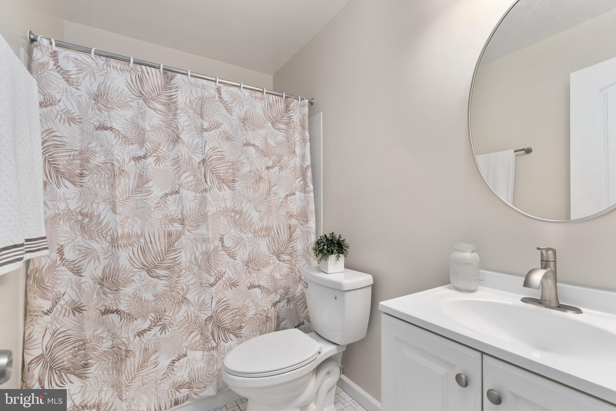 5491 Rector Drive Woodbridge, VA 22193 - Photo 22 of 22 Upstairs Full Bathroom