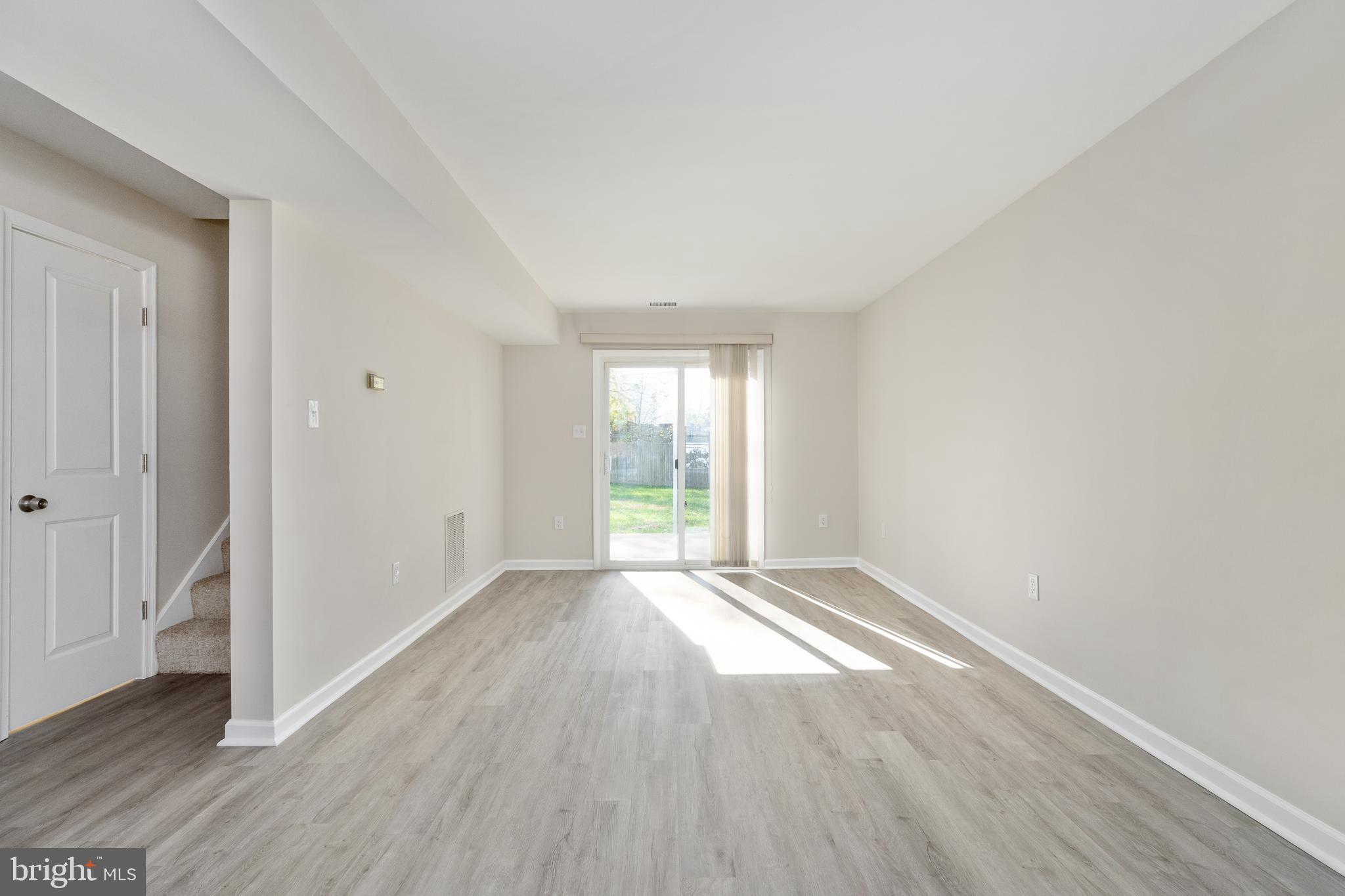 5491 Rector Drive Woodbridge, VA 22193 - Photo 4 of 22 Living Room
