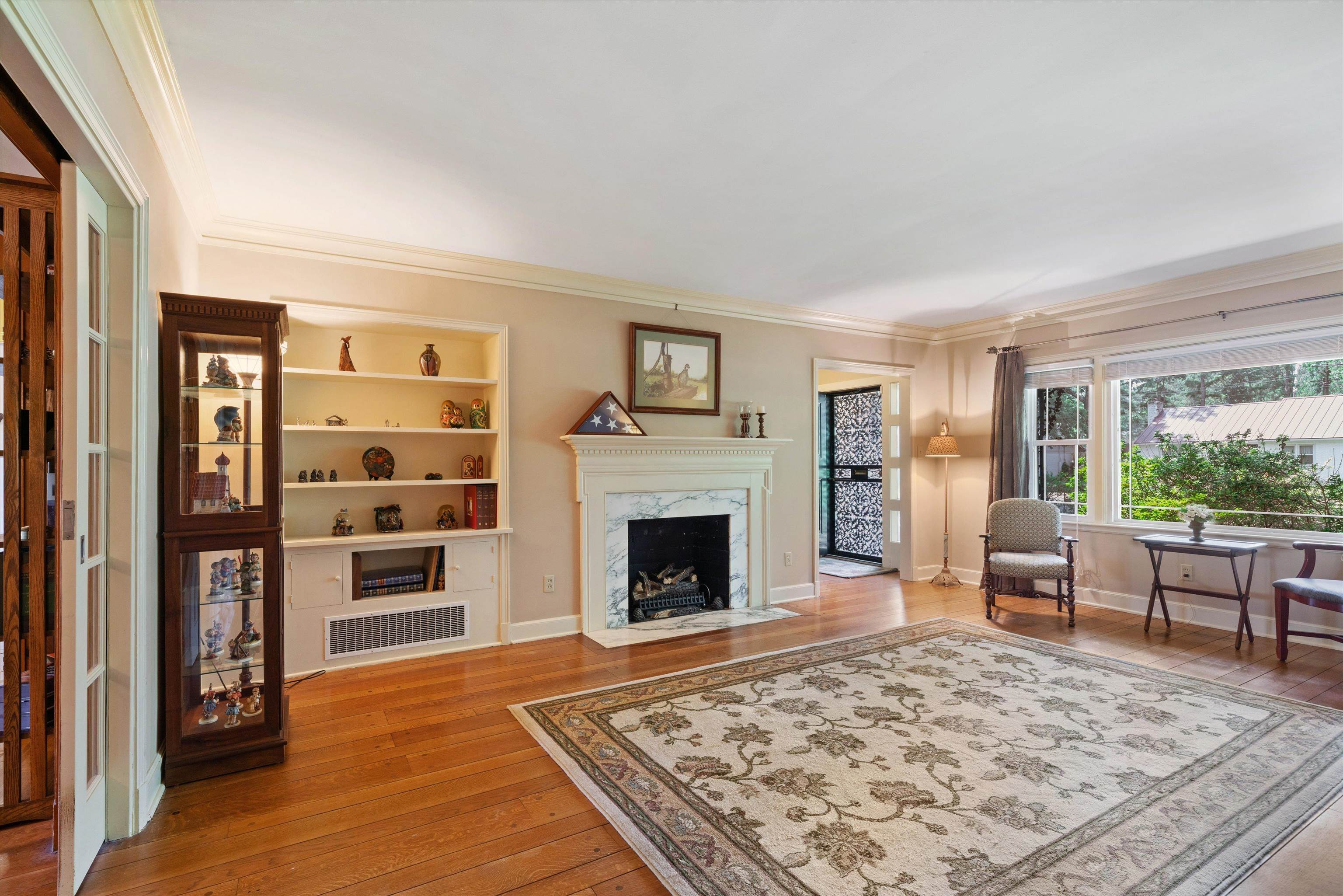 3374 Walnut Grove Road Memphis, TN 38111 - Photo 5 of 25 a living room with furniture rug and window