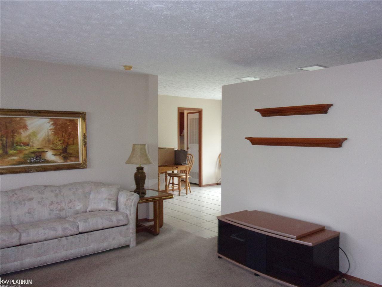 6149 Addison Way Fenton, MI 48430 - Photo 5 of 20 Gallery Image 5