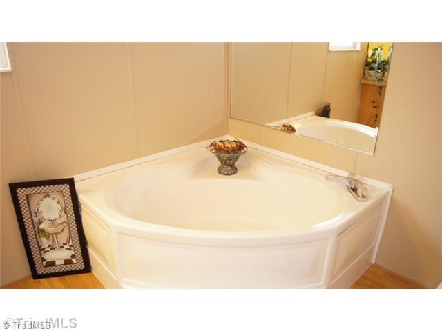 180 Mallard Road Madison, NC 27025 - Photo 14 of 16 Master Bath/Spa.