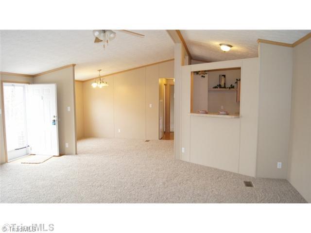 180 Mallard Road Madison, NC 27025 - Photo 7 of 16 Living Room.