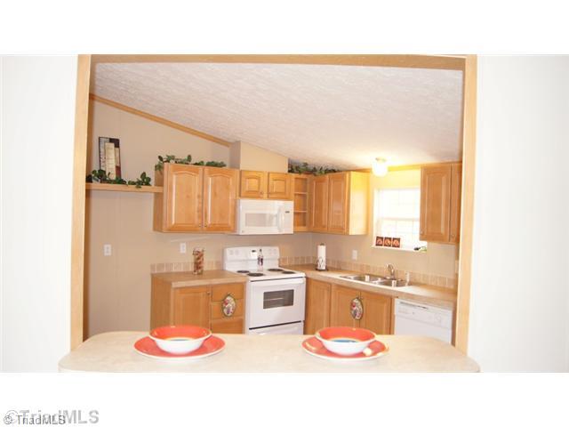 180 Mallard Road Madison, NC 27025 - Photo 9 of 16 Kitchen.