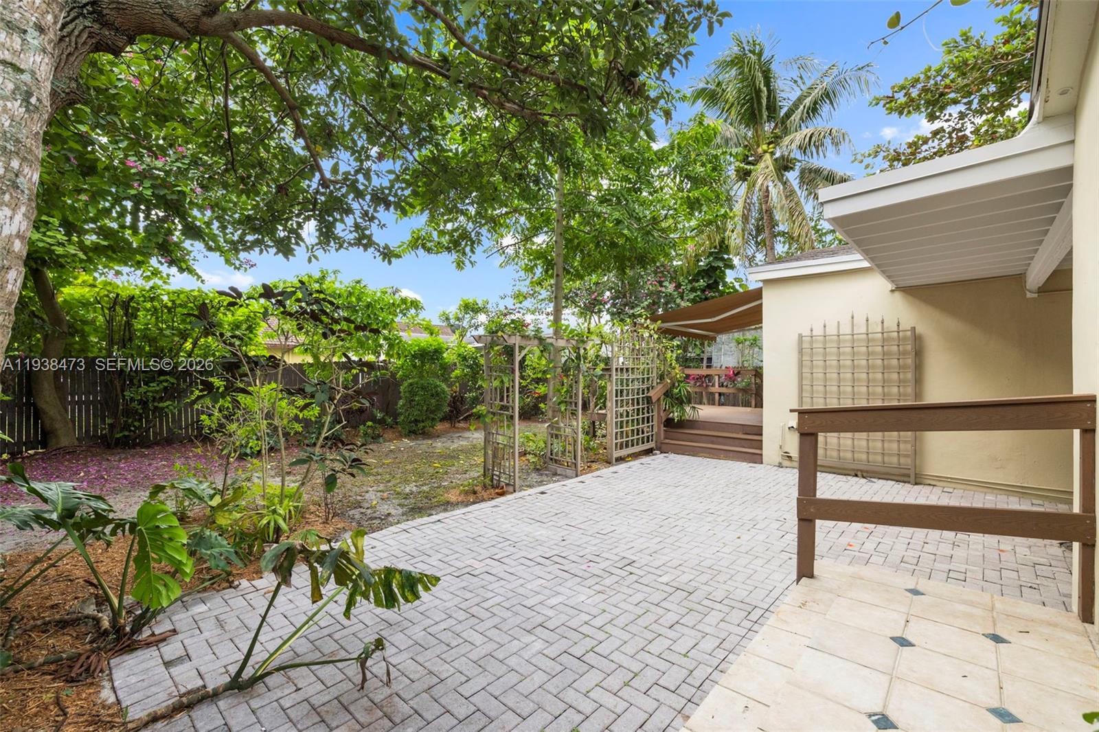 6086 Southwest 20th Street Miami, FL 33155 - Photo 24 of 35 a view of a backyard