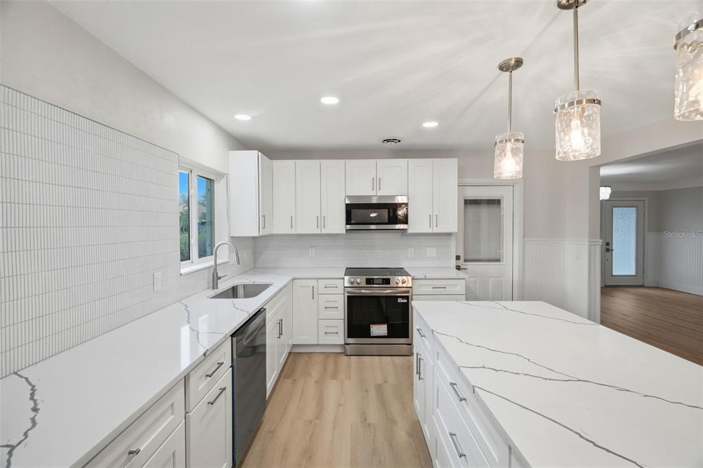 15814 3rd Street East Redington Beach, FL 33708 - Photo 6 of 38 Gallery Image 6