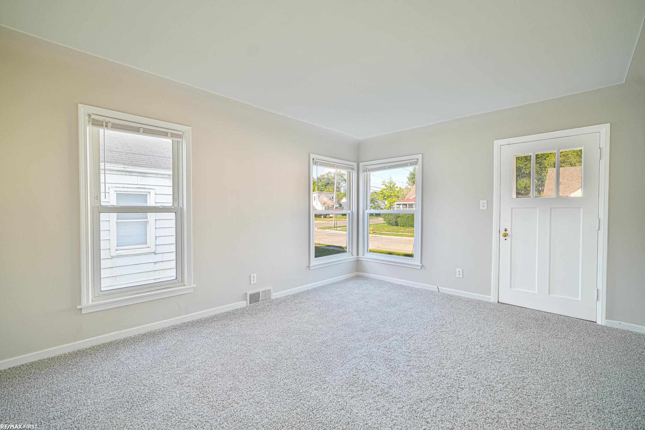 21716 Rausch Avenue Eastpointe, MI 48021 - Photo 9 of 25