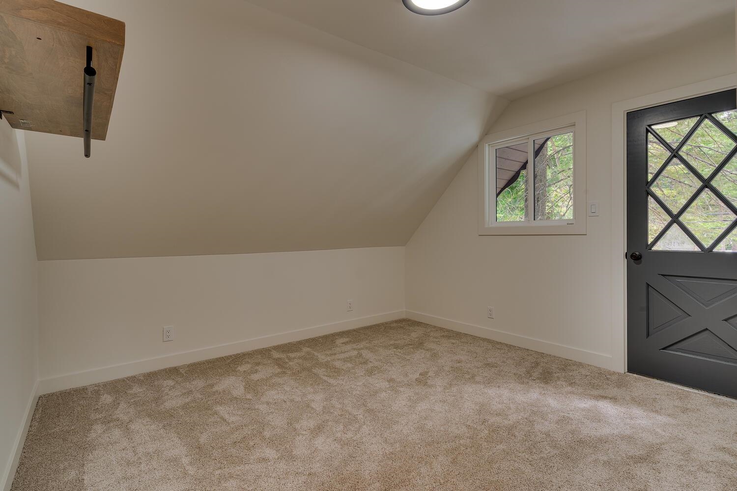 10467 Washoe Road Truckee, CA 96161 - Photo 7 of 18 Gallery Image 7