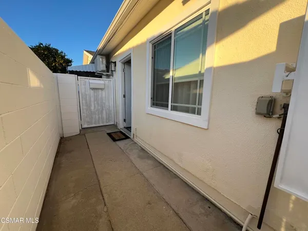 a view of a house with backyard and glass door