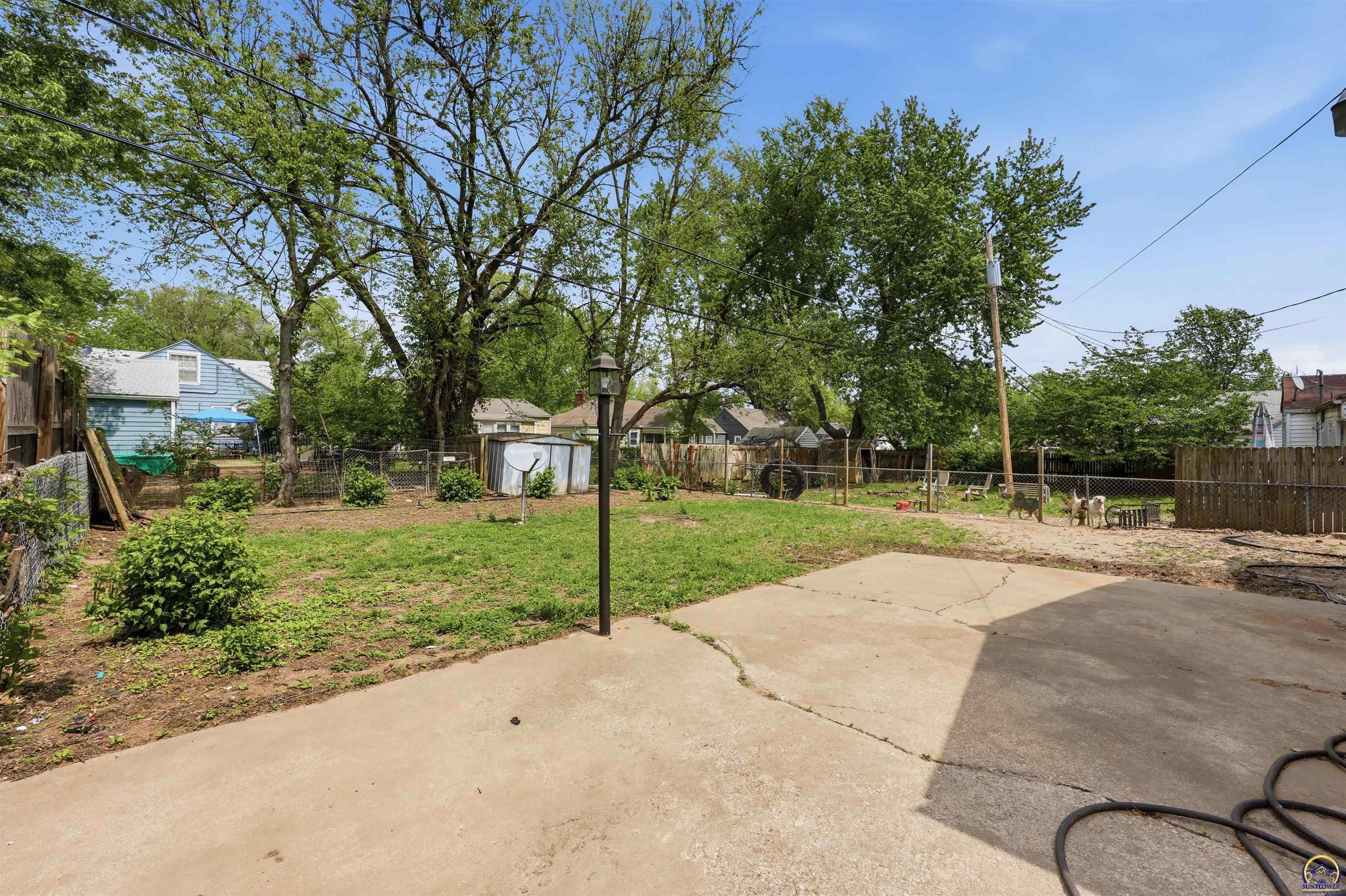 3124 Southwest 11th Street Topeka, KS 66604 - Photo 3 of 23