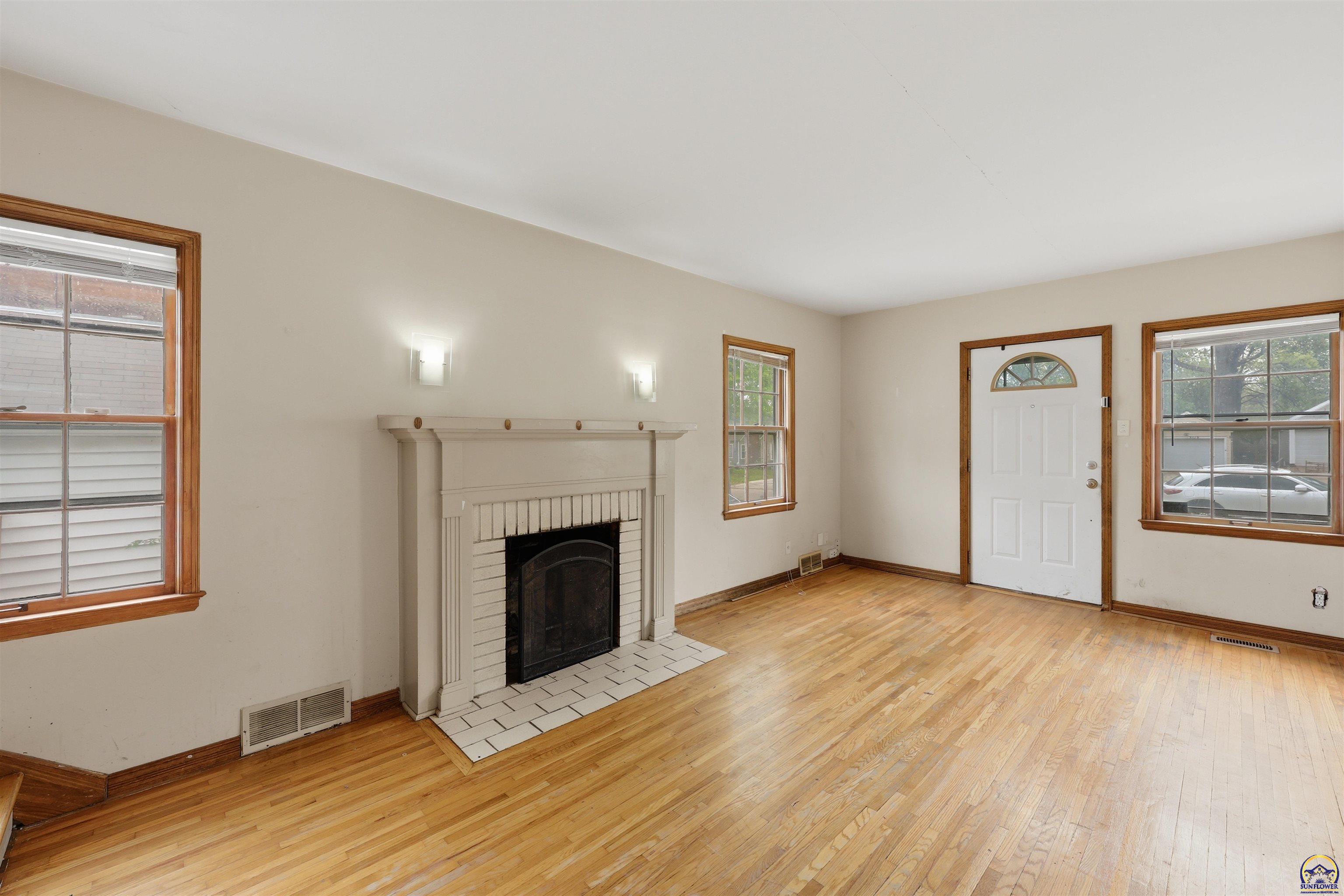 3124 Southwest 11th Street Topeka, KS 66604 - Photo 5 of 23