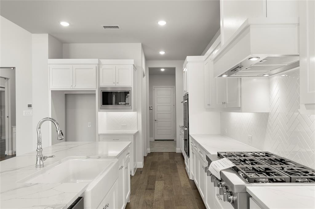 3208 Patterson Court McKinney, TX 75071 - Photo 12 of 30 14. 3208 Patterson - Kitchen (3)