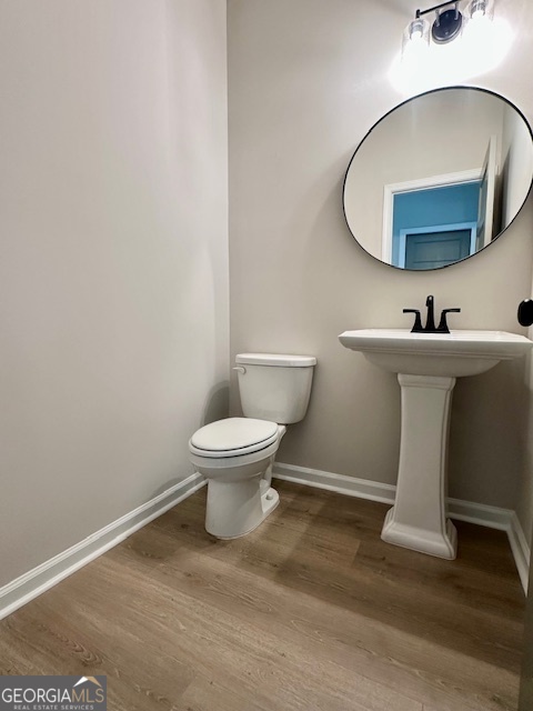30 Shadybrook Path Newnan, GA 30263 - Photo 10 of 26 a bathroom with a toilet mirror and vanity