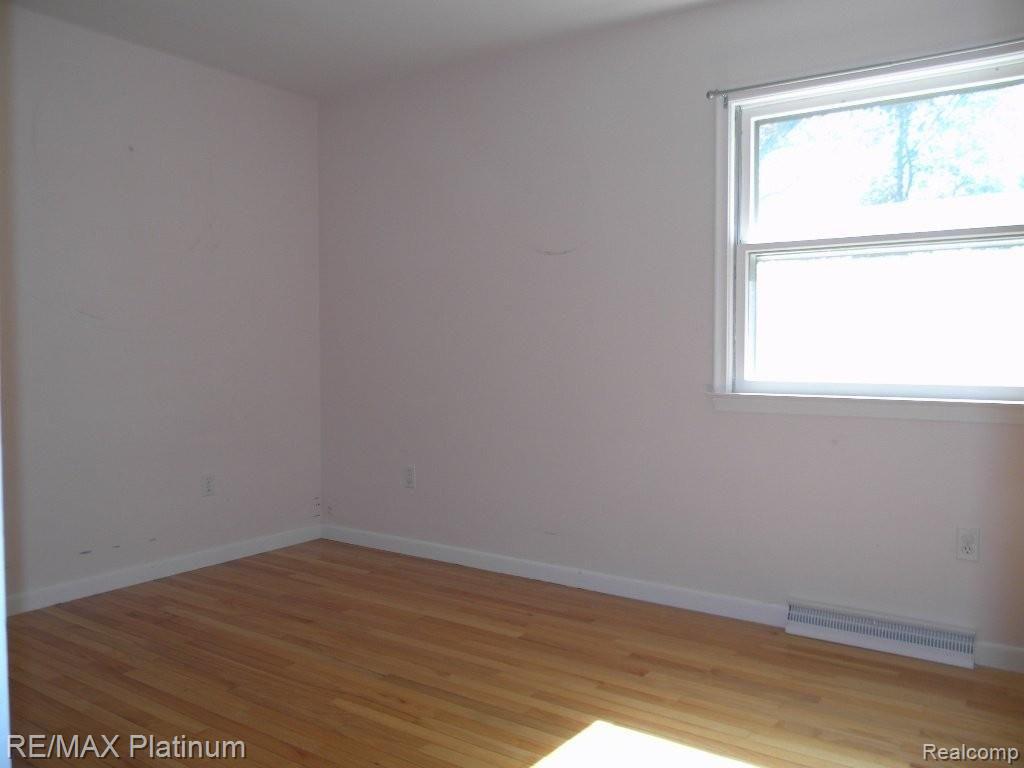 750 Henderson Road Howell, MI 48855 - Photo 18 of 25 Bedroom #3