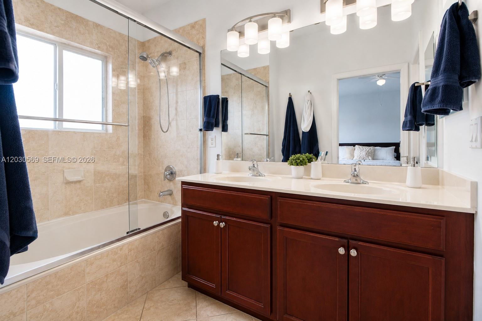 2564 Southwest 147 Path Miami, FL 33185 - Photo 16 of 31 Master Bathroom