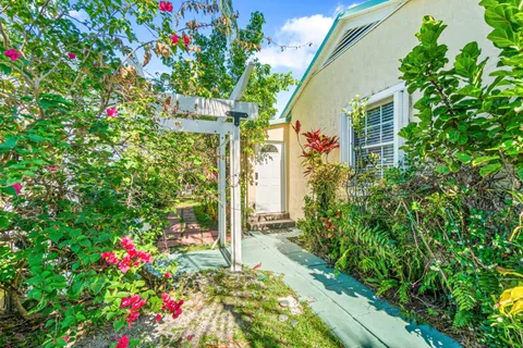 $499,000 | 629 Selkirk Street, West Palm Beach, FL 33405