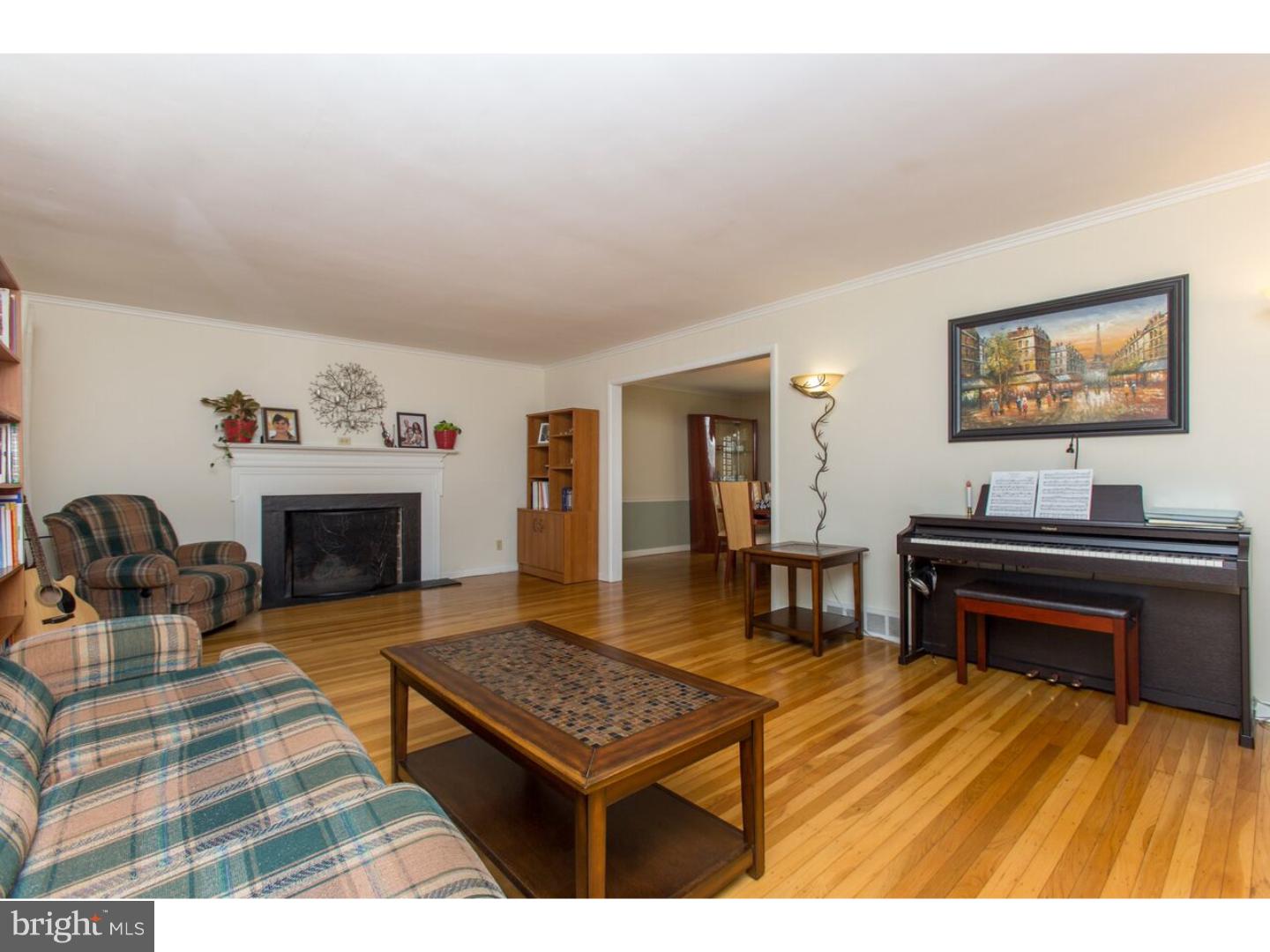 1434 Glenhardie Road Wayne, PA 19087 - Photo 4 of 25 Living Room