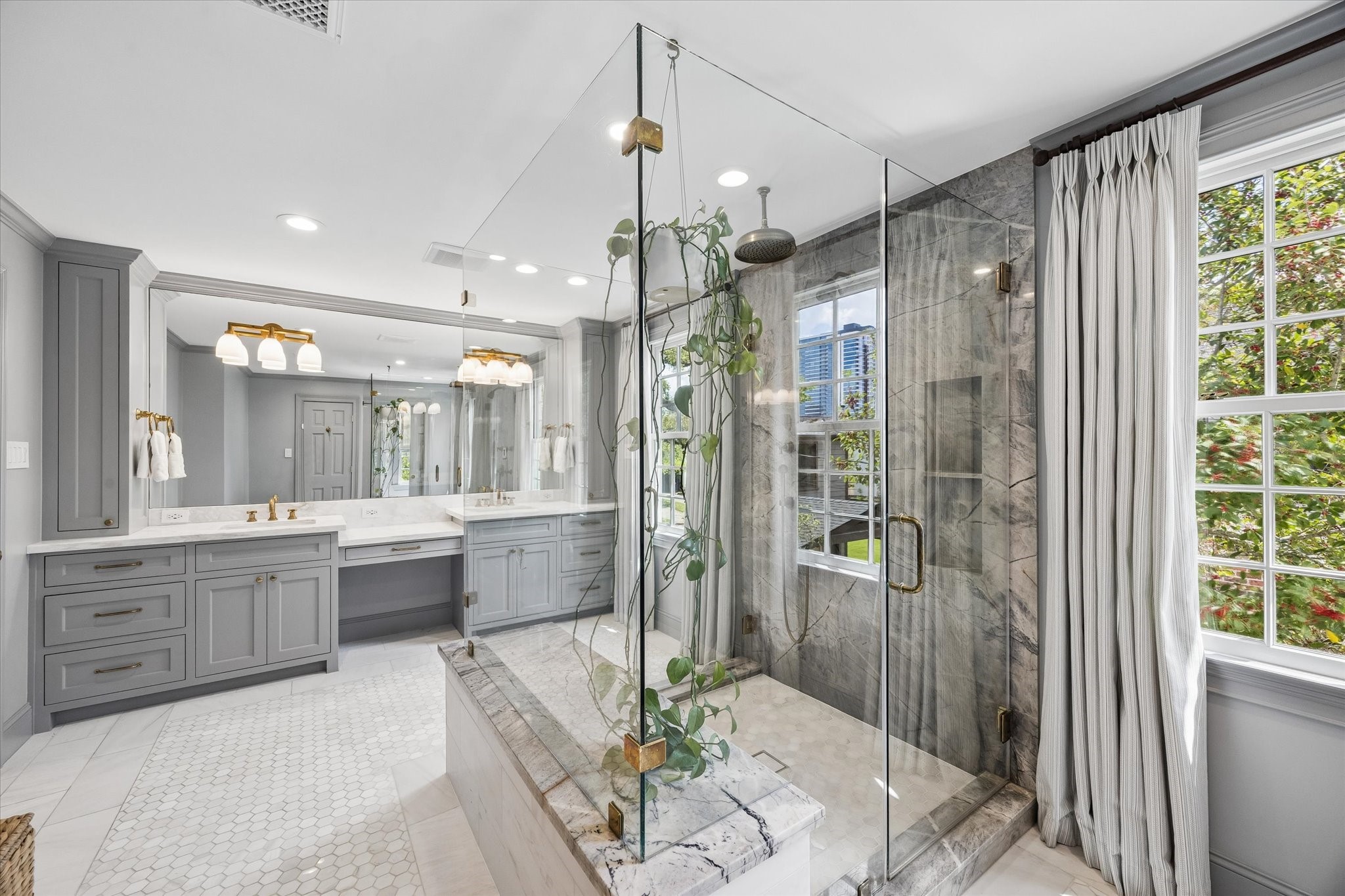 2153 Looscan Lane Houston, TX 77019 - Photo 29 of 48 Free standing Quartzite shower with bench