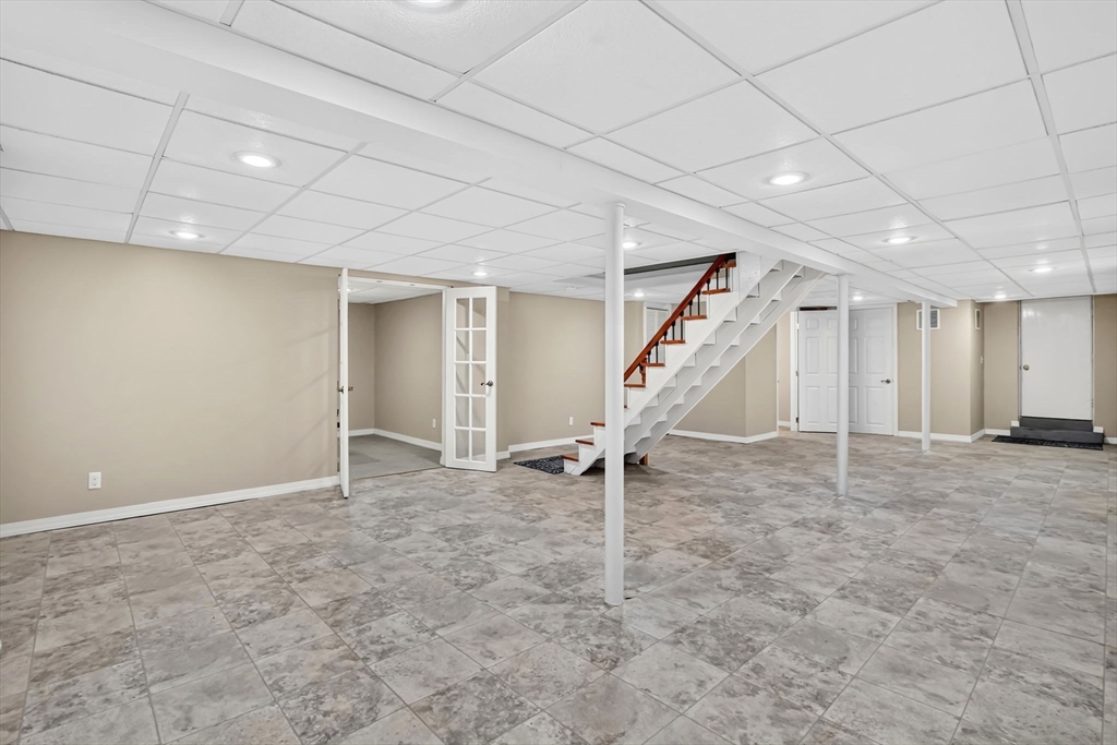 125 East Allen Ridge Road Springfield, MA 01118 - Photo 33 of 42