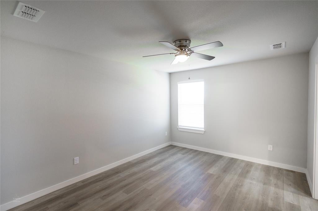 2610 Roman Lane Abilene, TX 79606 - Photo 10 of 17 an empty room with a window and a ceiling fan