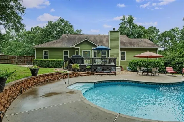 a view of a house with sitting area