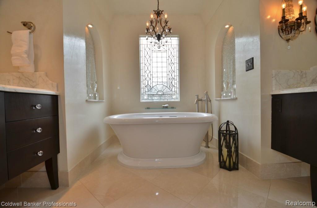 86 Manor Road Bloomfield Hills, MI 48304 - Photo 18 of 39 DSC_0002.jpg