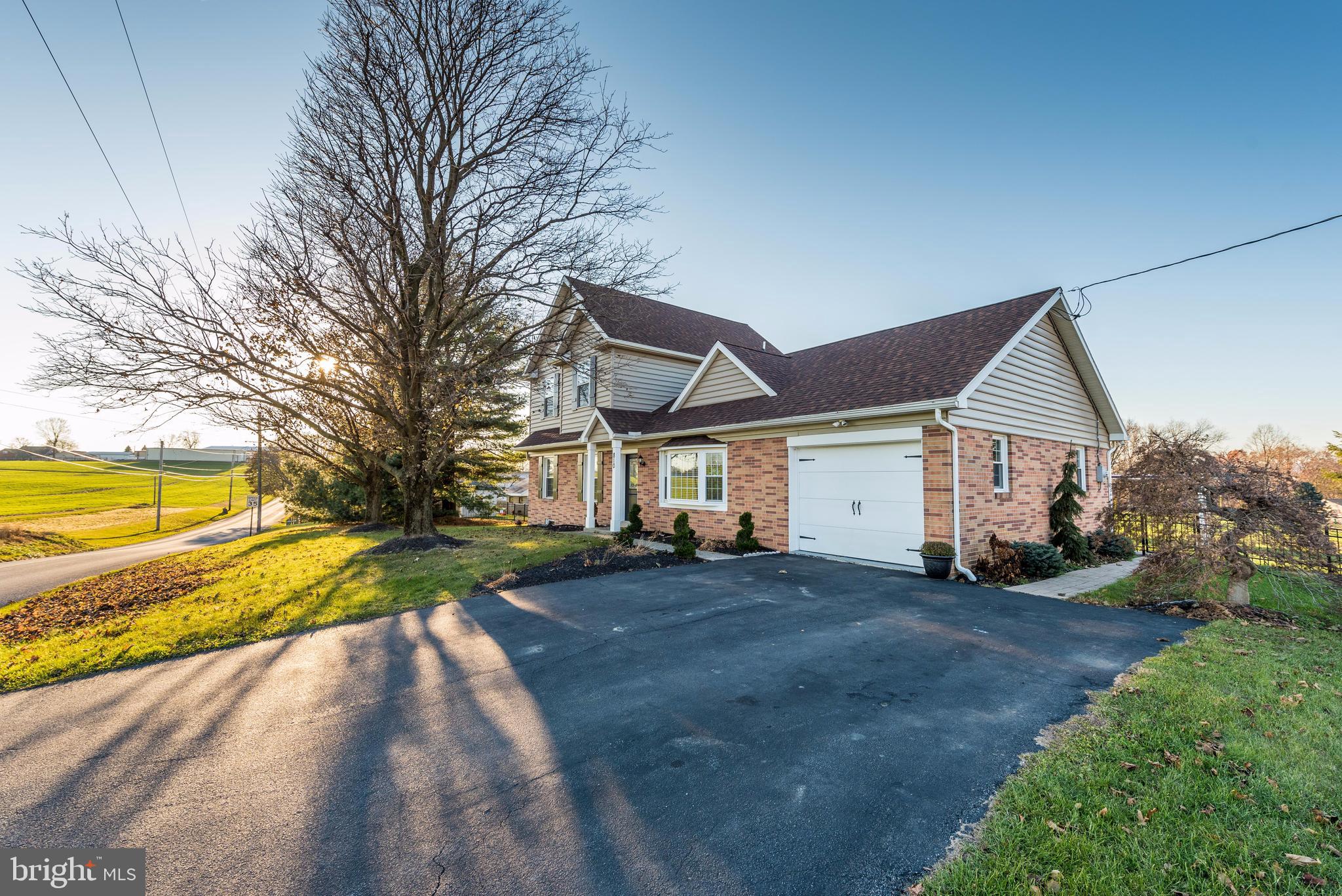 810 Webster Hill Road Lititz, PA 17543 - Photo 2 of 21