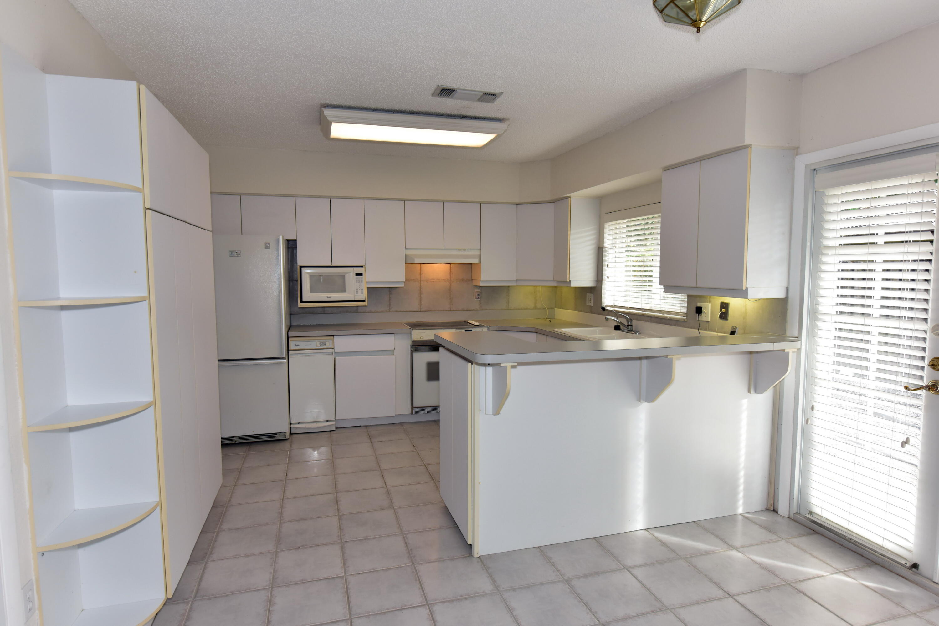 6813 Viento Way Boca Raton, FL 33433 - Photo 10 of 19 Kitchen