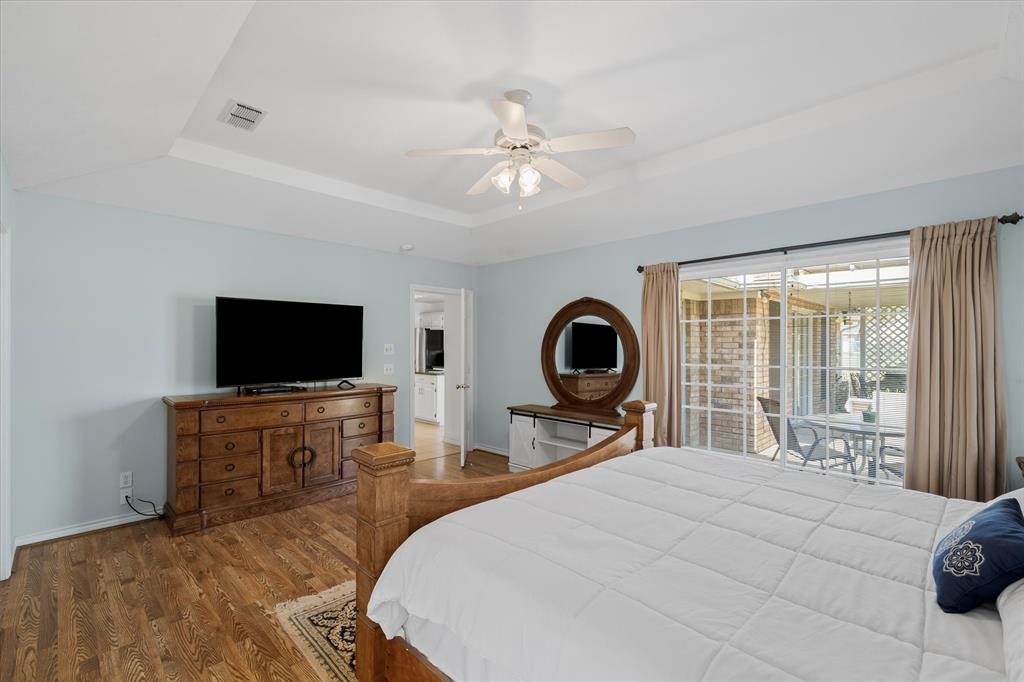 271 VZ County Road Canton, TX 75103 - Photo 22 of 40 a bedroom with a bed and a flat screen tv