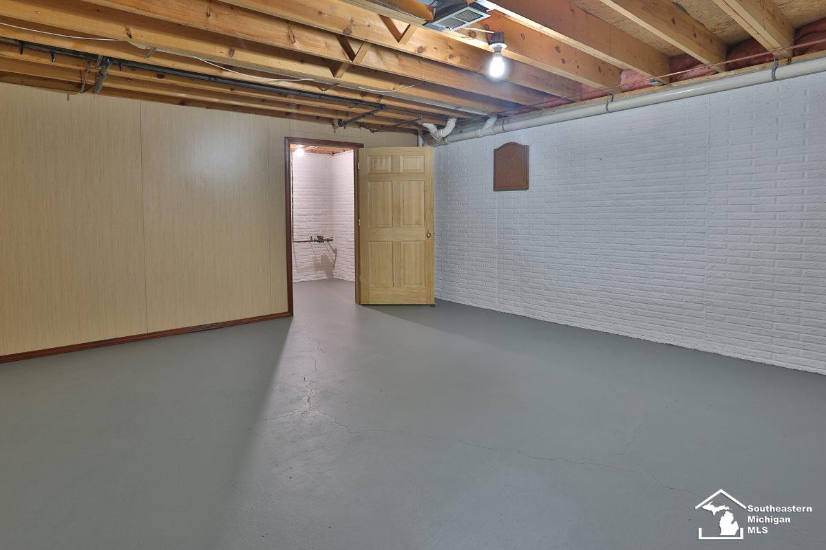 6708 Bennington Road Temperance, MI 48182 - Photo 12 of 21 31362625-12.JPG