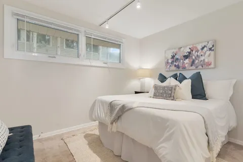 $425,000 | 810 Leamington Avenue, Wilmette, IL 60091