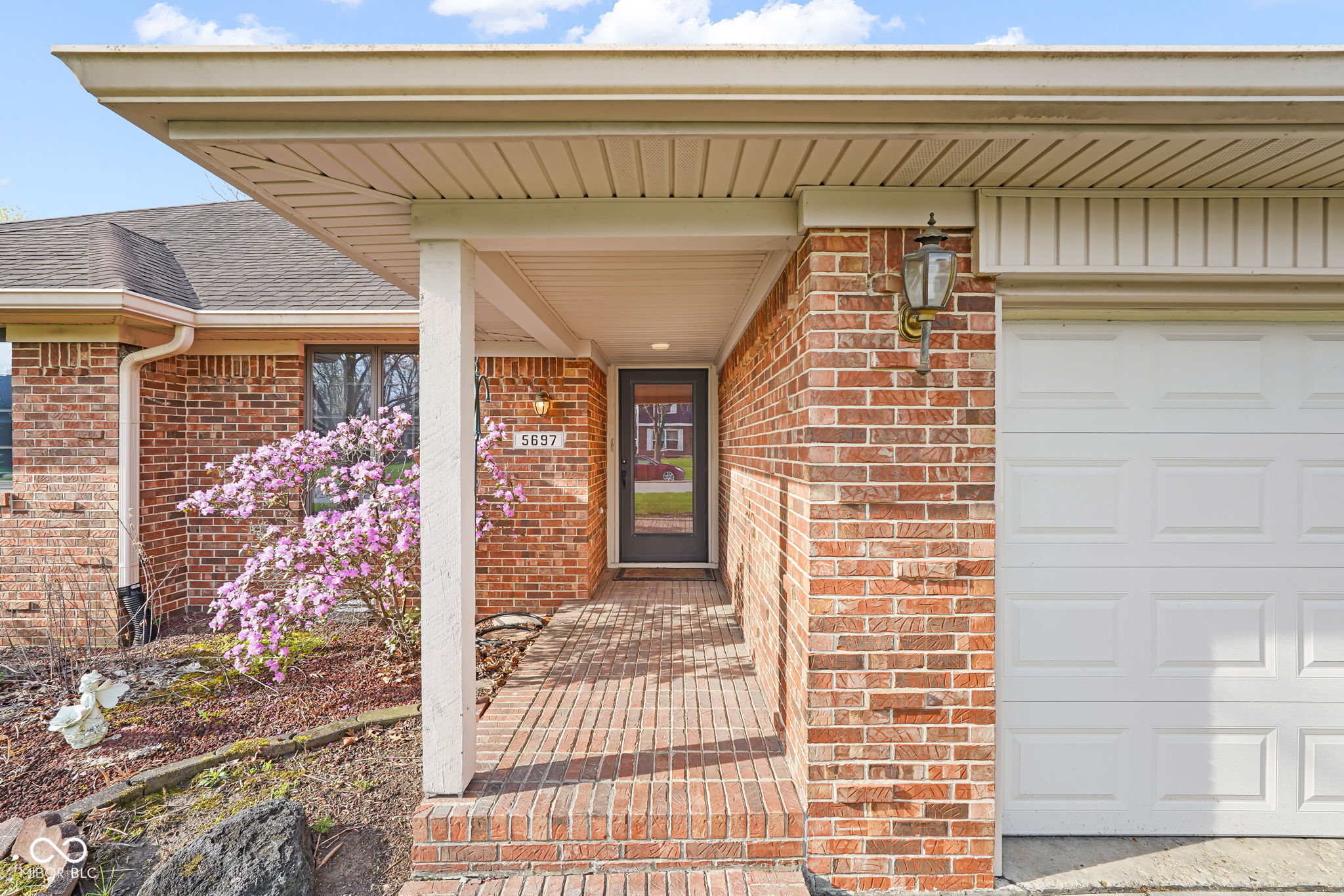 5697 RidgeHill Way Avon, IN 46123 - Photo 3 of 64