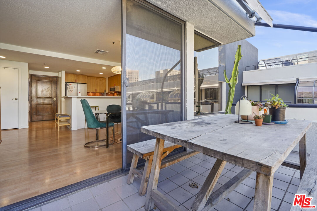 880 West 1st Street, Unit 604 Los Angeles, CA 90012 - Photo 11 of 60 a dining room with a table and chairs