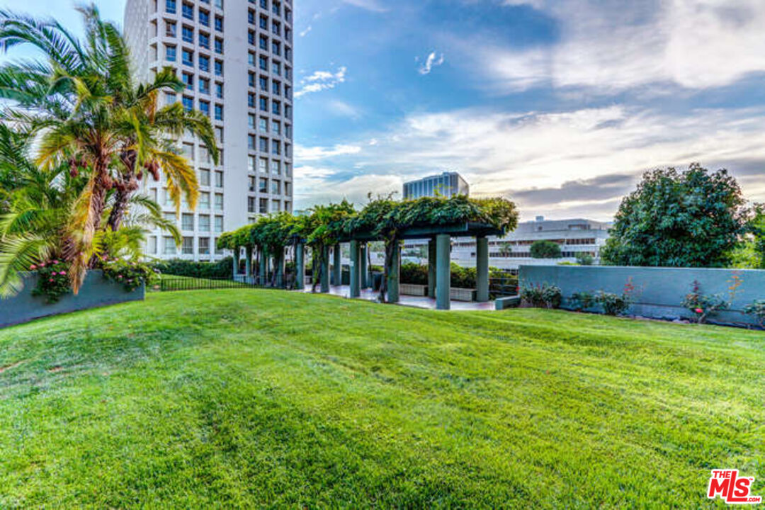 880 West 1st Street, Unit 604 Los Angeles, CA 90012 - Photo 42 of 60 a view of a garden with a building in the background