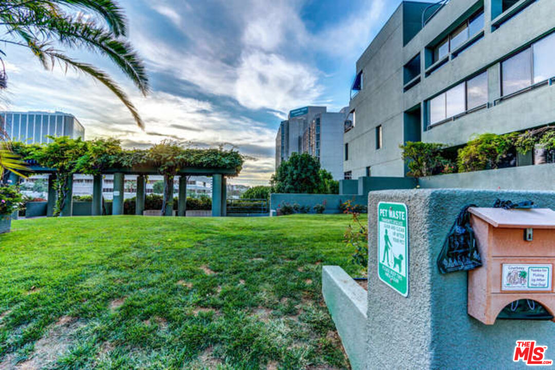 880 West 1st Street, Unit 604 Los Angeles, CA 90012 - Photo 45 of 60 a front view of a house with a yard