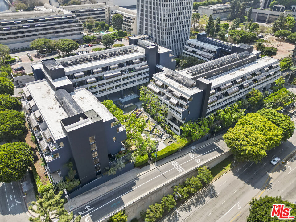 880 West 1st Street, Unit 604 Los Angeles, CA 90012 - Photo 59 of 60 a view of an outdoor space